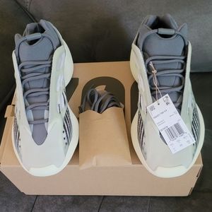 Yeezy 700 V3 - Faded Salt